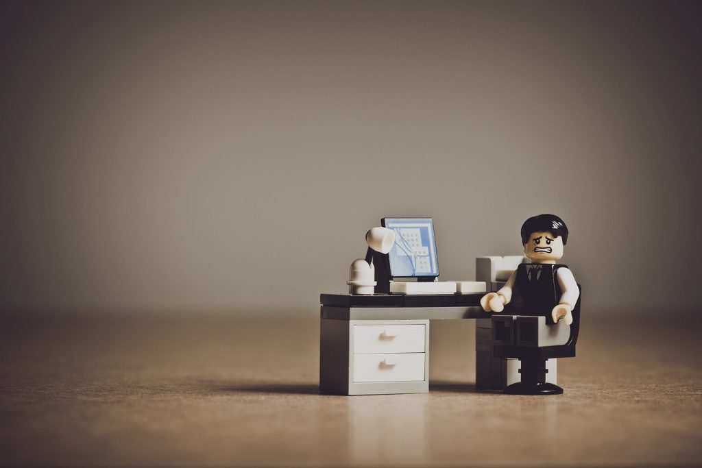 seduti in ufficio
