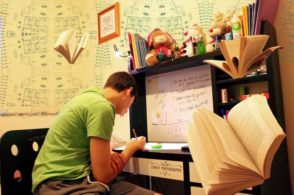studio alla scrivania